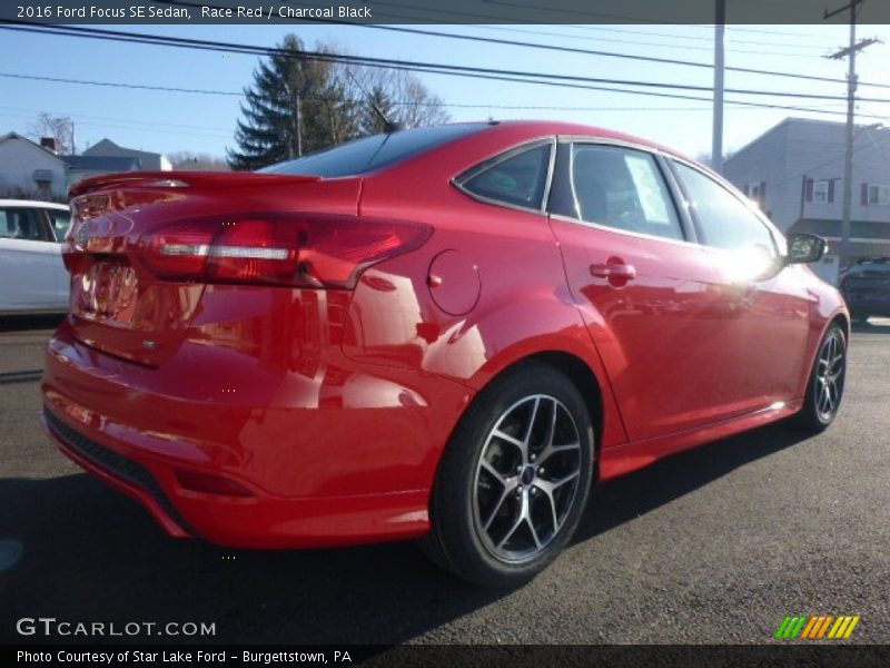 Race Red / Charcoal Black 2016 Ford Focus SE Sedan