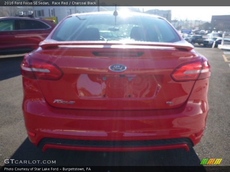 Race Red / Charcoal Black 2016 Ford Focus SE Sedan