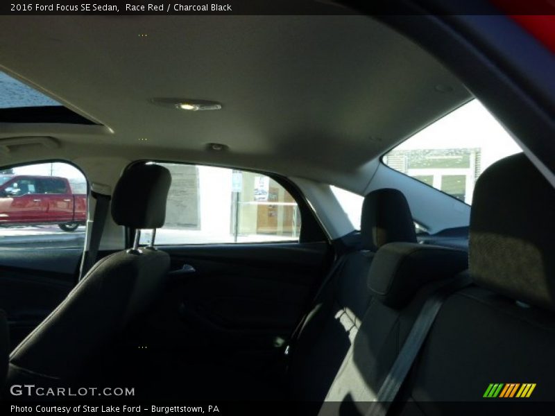 Race Red / Charcoal Black 2016 Ford Focus SE Sedan