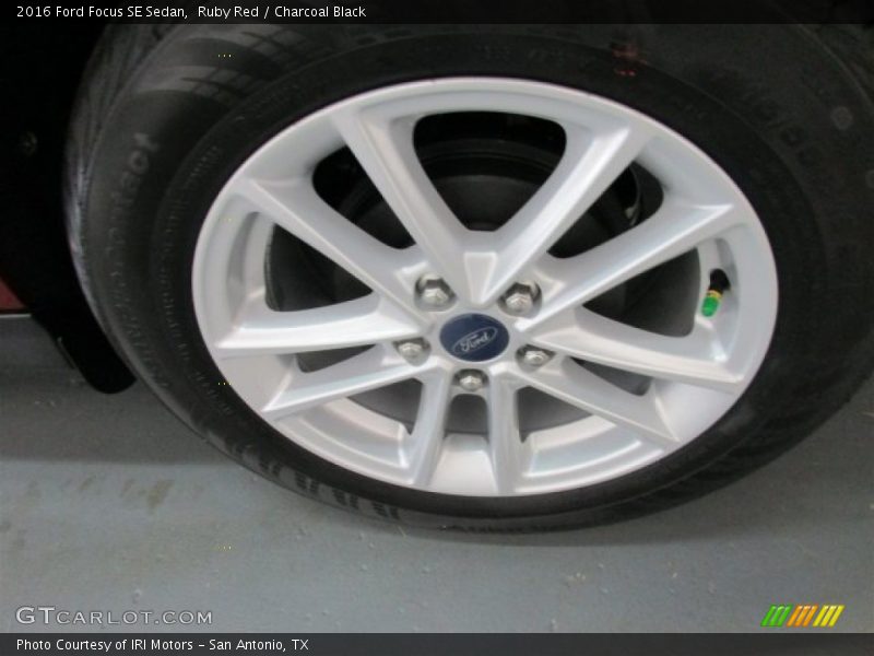 Ruby Red / Charcoal Black 2016 Ford Focus SE Sedan