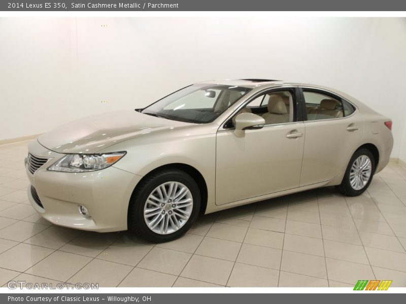 Front 3/4 View of 2014 ES 350
