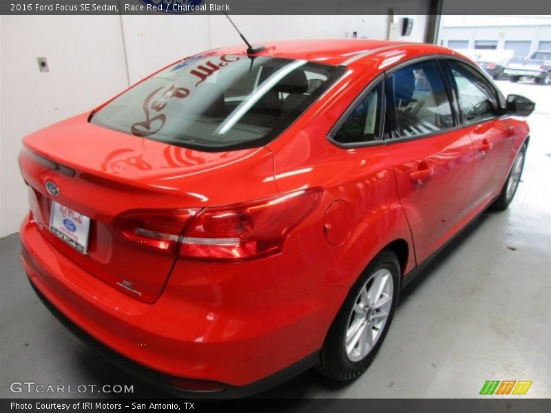 Race Red / Charcoal Black 2016 Ford Focus SE Sedan