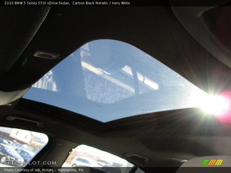 Carbon Black Metallic / Ivory White 2016 BMW 5 Series 550i xDrive Sedan