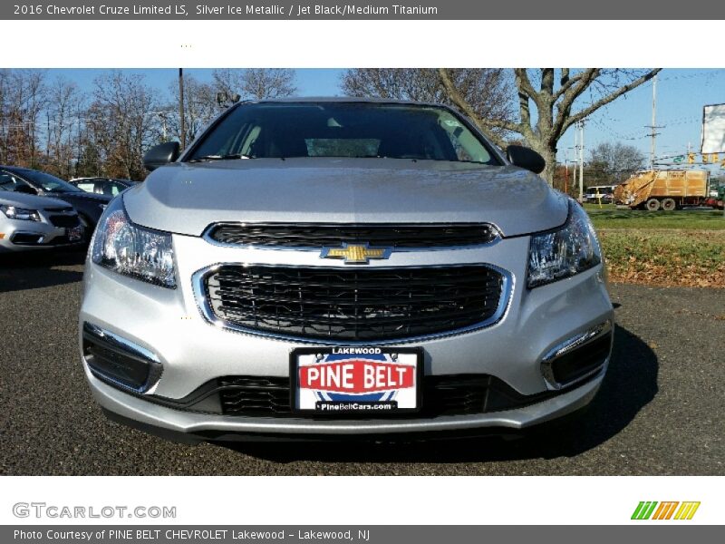 Silver Ice Metallic / Jet Black/Medium Titanium 2016 Chevrolet Cruze Limited LS