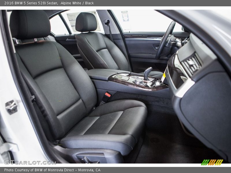 Alpine White / Black 2016 BMW 5 Series 528i Sedan