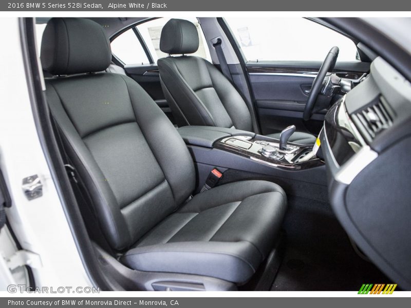 Alpine White / Black 2016 BMW 5 Series 528i Sedan