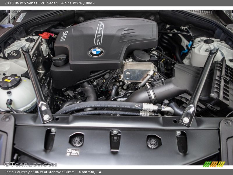 Alpine White / Black 2016 BMW 5 Series 528i Sedan