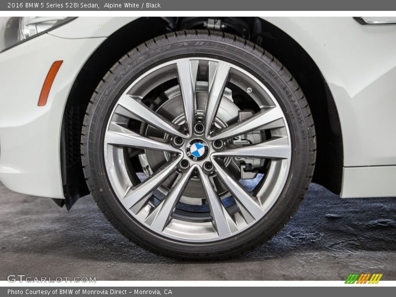 Alpine White / Black 2016 BMW 5 Series 528i Sedan