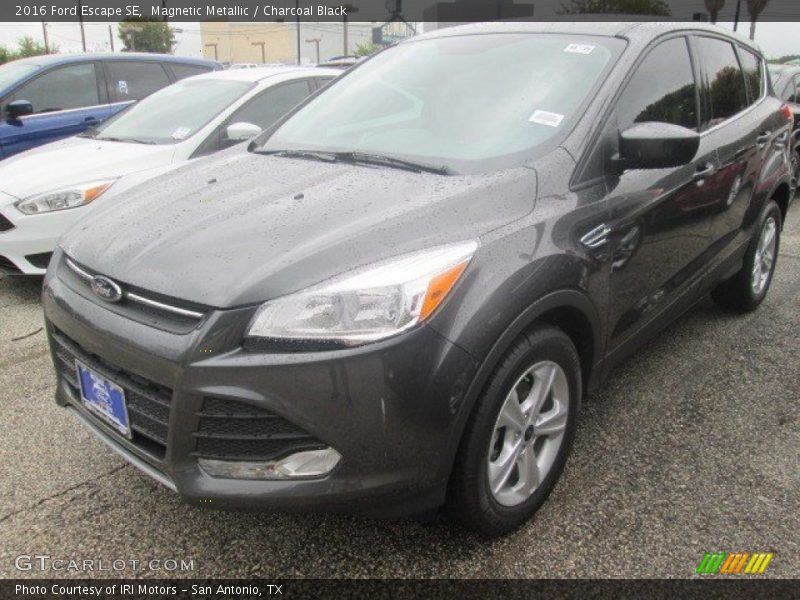 Magnetic Metallic / Charcoal Black 2016 Ford Escape SE