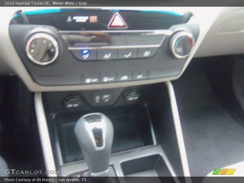 Winter White / Gray 2016 Hyundai Tucson SE