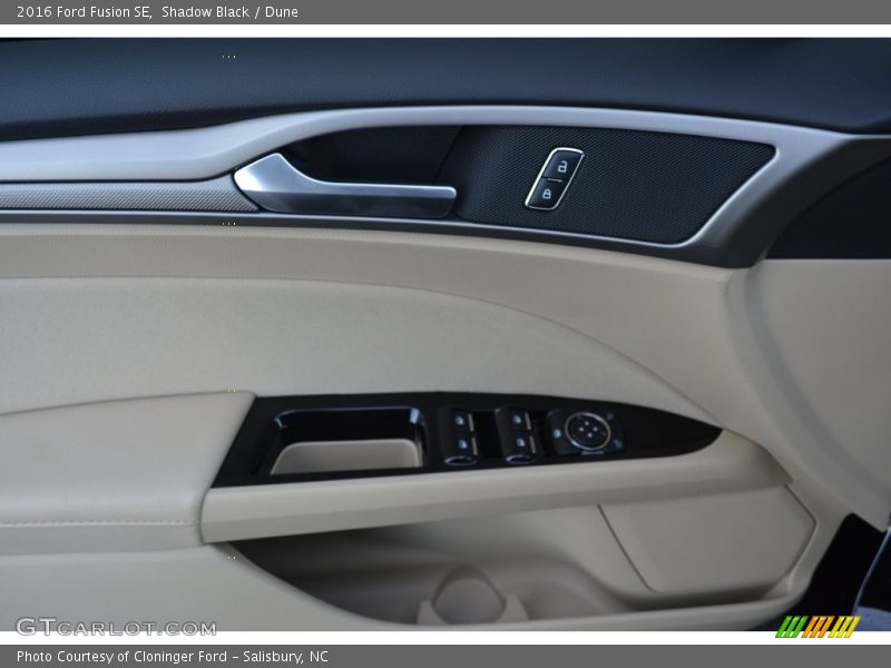 Shadow Black / Dune 2016 Ford Fusion SE
