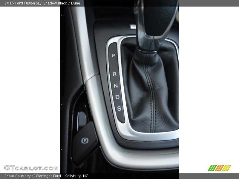 Shadow Black / Dune 2016 Ford Fusion SE