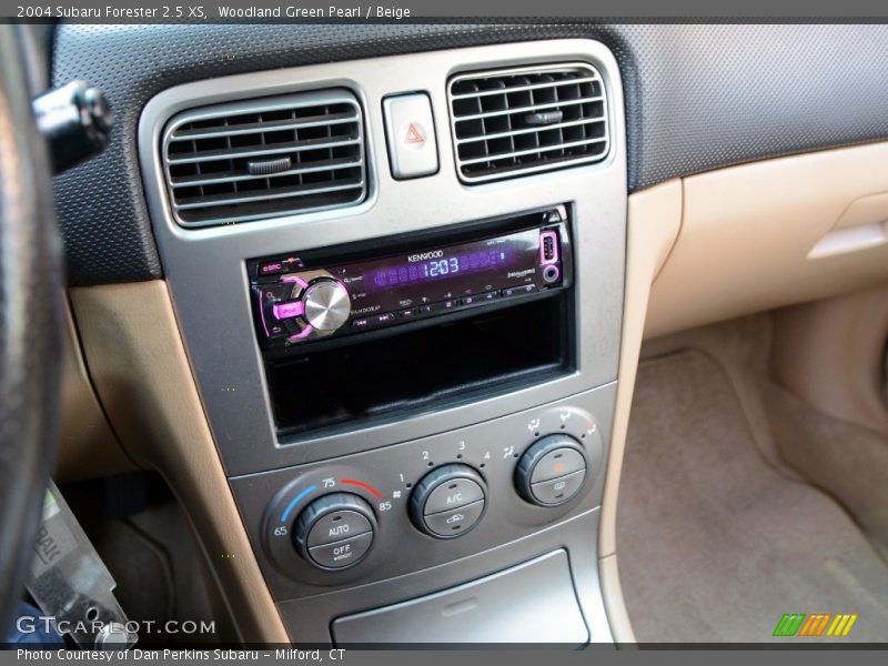 Woodland Green Pearl / Beige 2004 Subaru Forester 2.5 XS