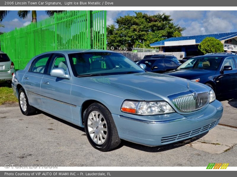 Light Ice Blue Metallic / Dove 2006 Lincoln Town Car Signature