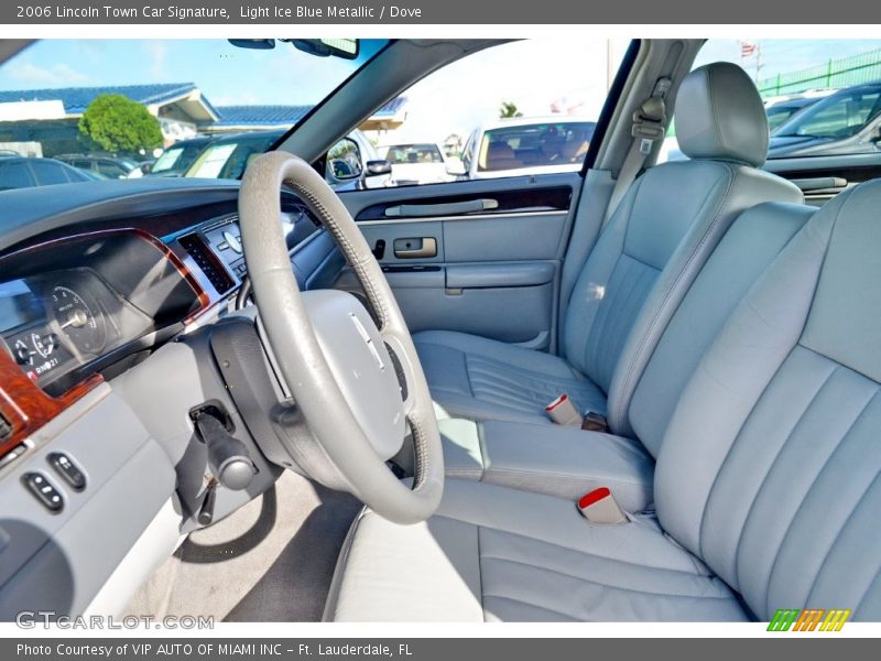 Light Ice Blue Metallic / Dove 2006 Lincoln Town Car Signature