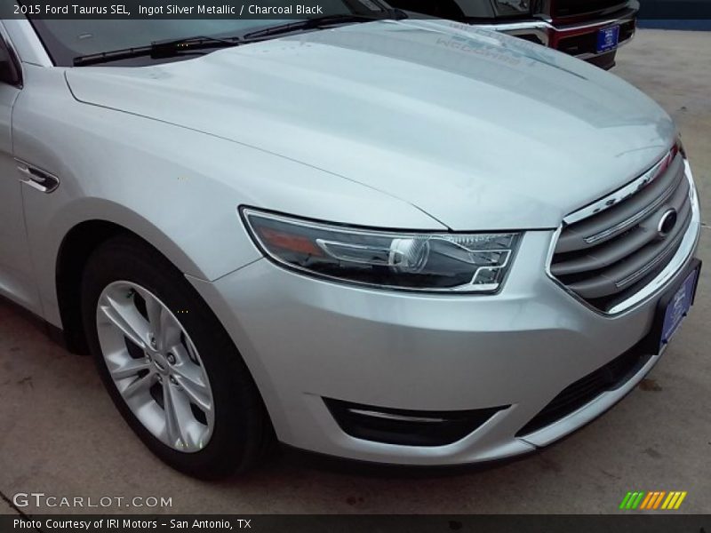 Ingot Silver Metallic / Charcoal Black 2015 Ford Taurus SEL