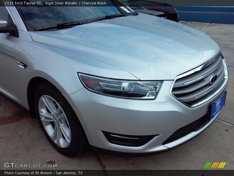 Ingot Silver Metallic / Charcoal Black 2015 Ford Taurus SEL