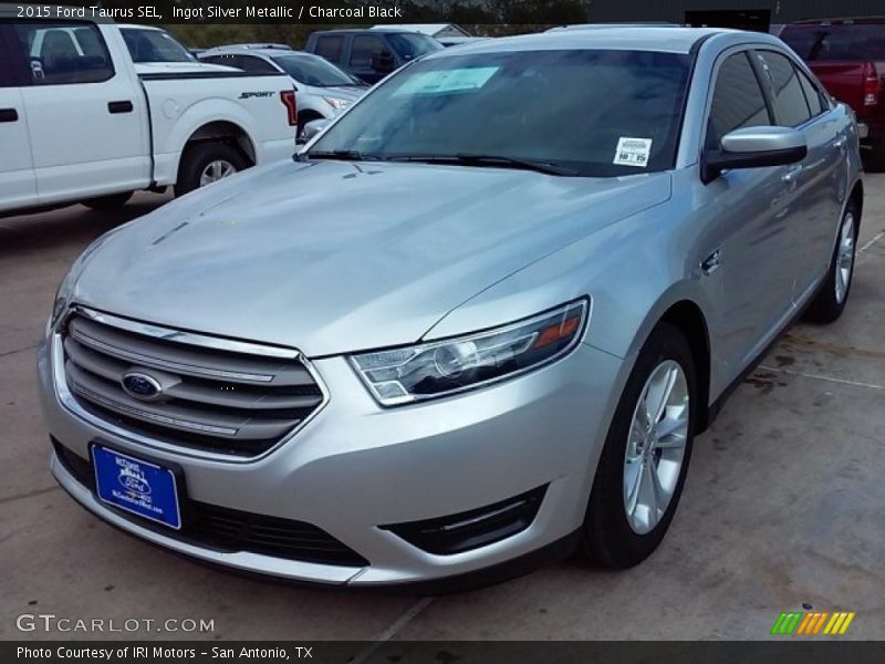 Ingot Silver Metallic / Charcoal Black 2015 Ford Taurus SEL