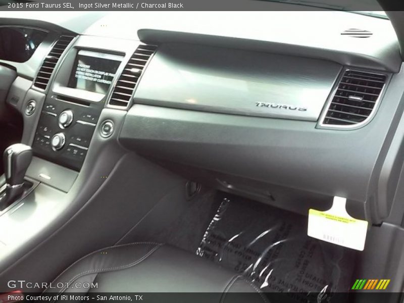 Ingot Silver Metallic / Charcoal Black 2015 Ford Taurus SEL