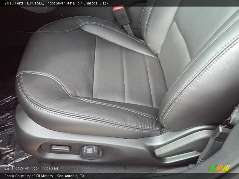 Ingot Silver Metallic / Charcoal Black 2015 Ford Taurus SEL