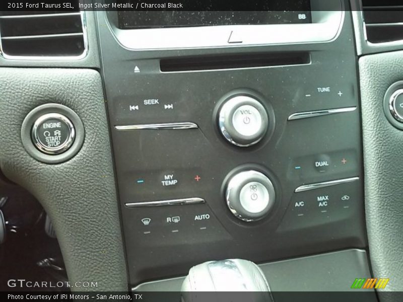 Ingot Silver Metallic / Charcoal Black 2015 Ford Taurus SEL