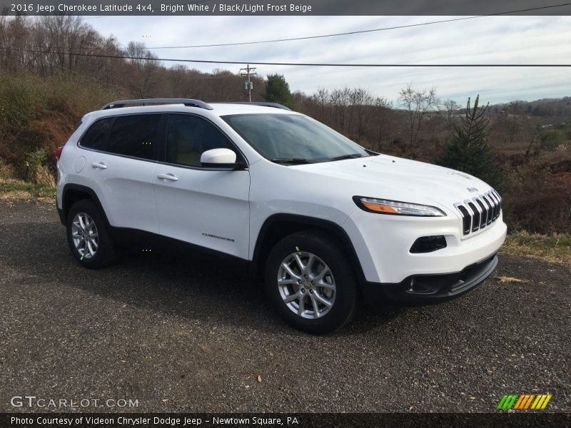 Bright White / Black/Light Frost Beige 2016 Jeep Cherokee Latitude 4x4