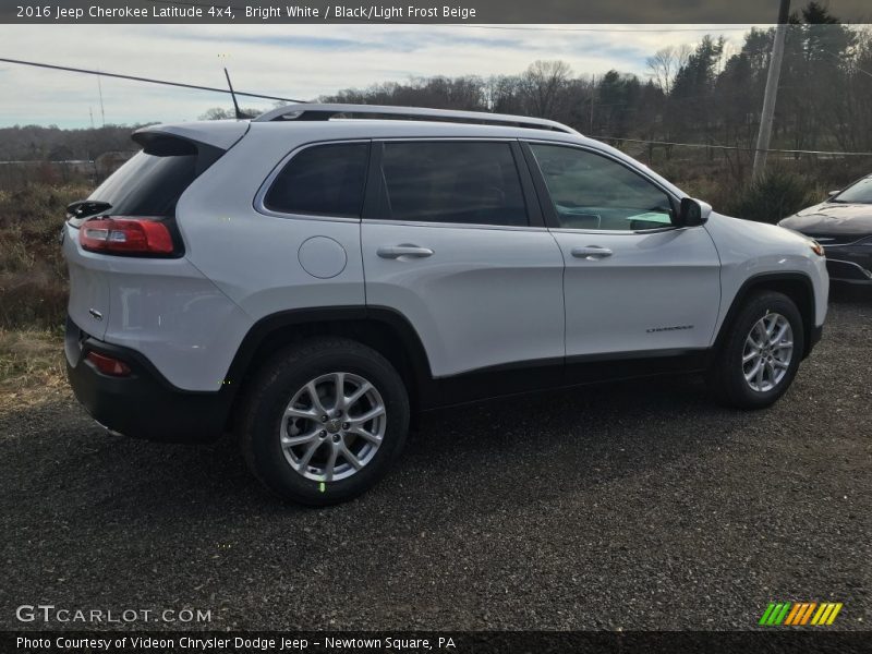 Bright White / Black/Light Frost Beige 2016 Jeep Cherokee Latitude 4x4