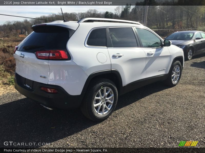 Bright White / Black/Light Frost Beige 2016 Jeep Cherokee Latitude 4x4