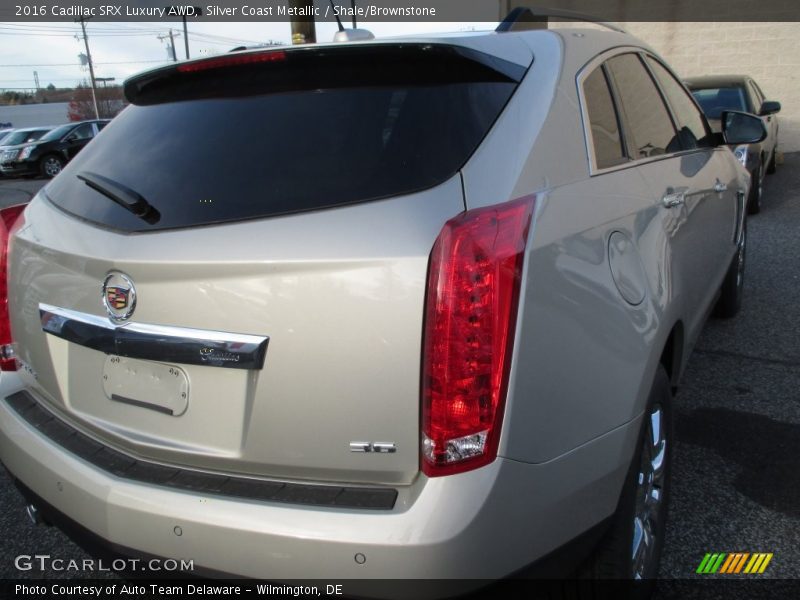 Silver Coast Metallic / Shale/Brownstone 2016 Cadillac SRX Luxury AWD