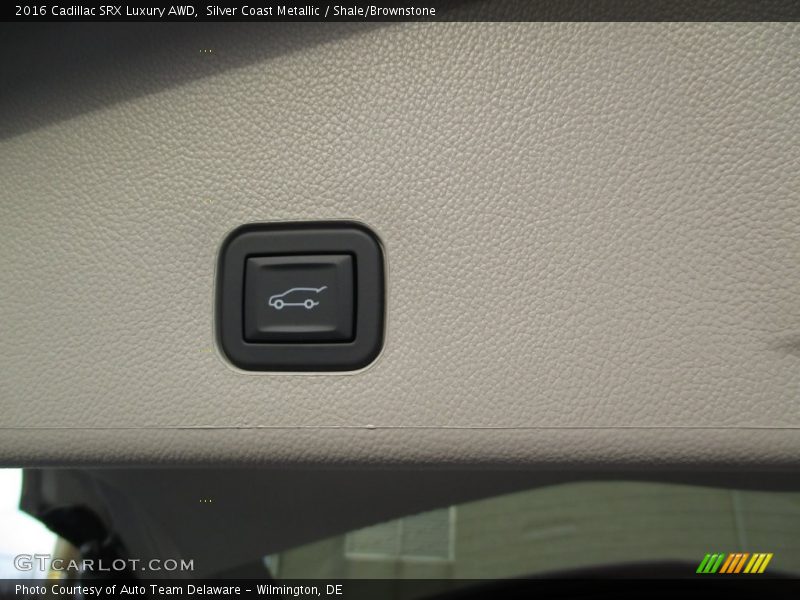 Silver Coast Metallic / Shale/Brownstone 2016 Cadillac SRX Luxury AWD