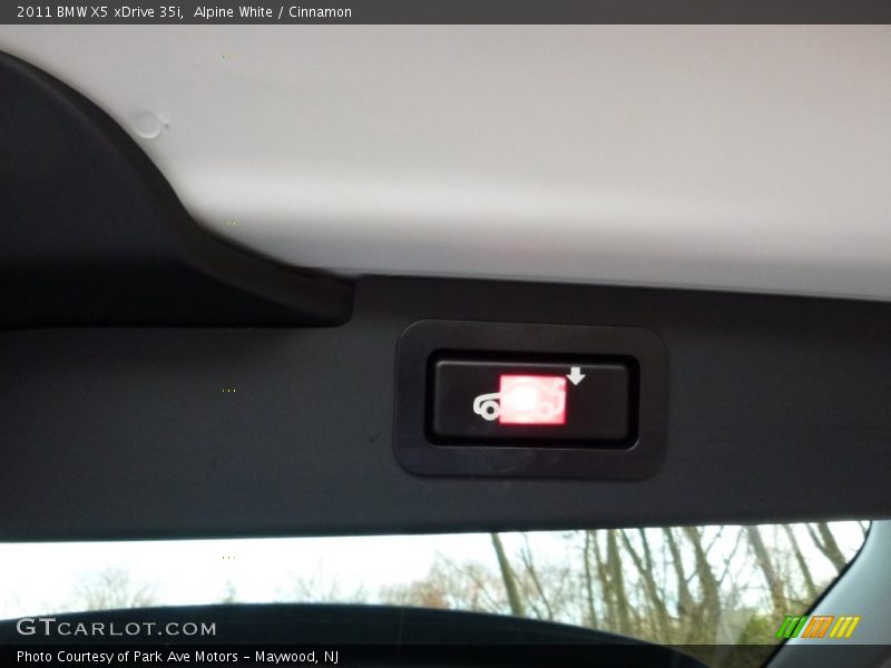Alpine White / Cinnamon 2011 BMW X5 xDrive 35i