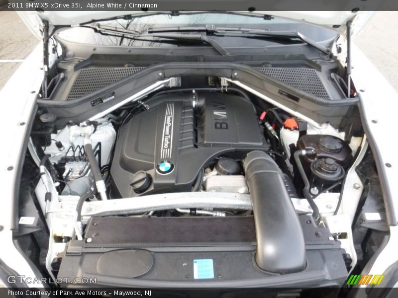 Alpine White / Cinnamon 2011 BMW X5 xDrive 35i