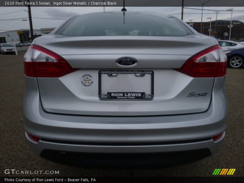 Ingot Silver Metallic / Charcoal Black 2016 Ford Fiesta S Sedan