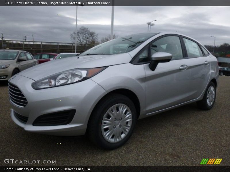 Ingot Silver Metallic / Charcoal Black 2016 Ford Fiesta S Sedan