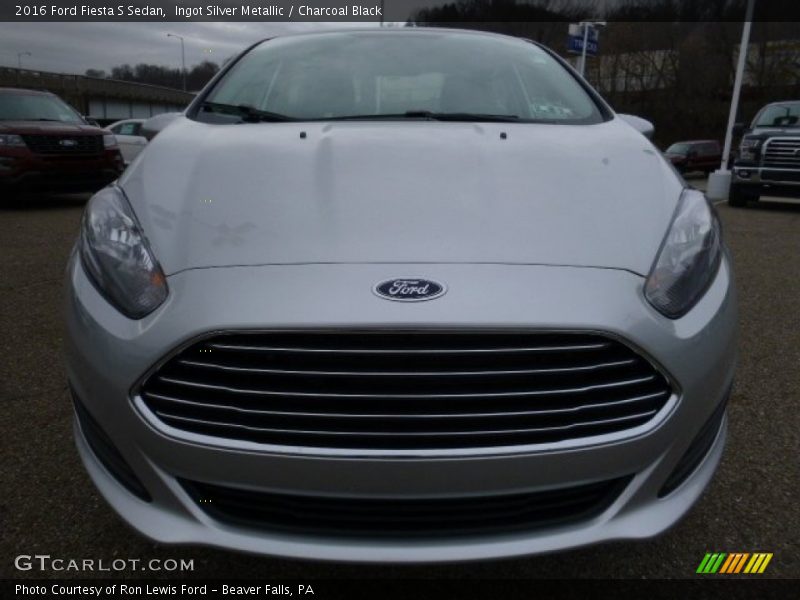 Ingot Silver Metallic / Charcoal Black 2016 Ford Fiesta S Sedan