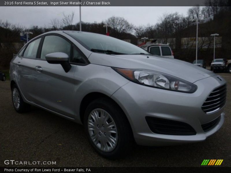 Ingot Silver Metallic / Charcoal Black 2016 Ford Fiesta S Sedan