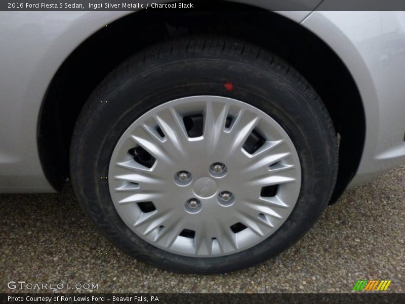 Ingot Silver Metallic / Charcoal Black 2016 Ford Fiesta S Sedan