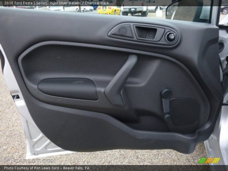Ingot Silver Metallic / Charcoal Black 2016 Ford Fiesta S Sedan