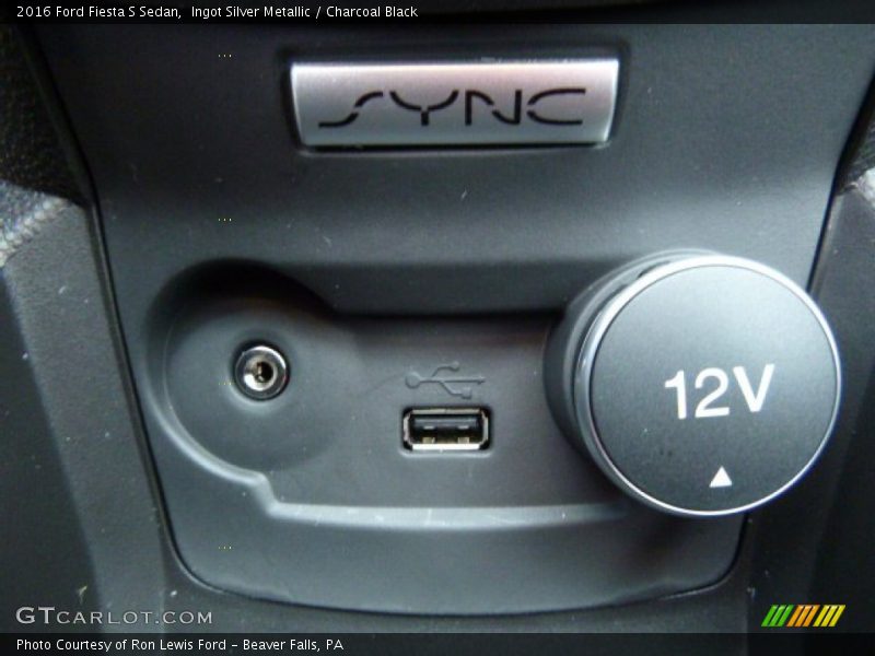 Ingot Silver Metallic / Charcoal Black 2016 Ford Fiesta S Sedan