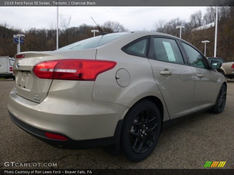 Tectonic / Charcoal Black 2016 Ford Focus SE Sedan