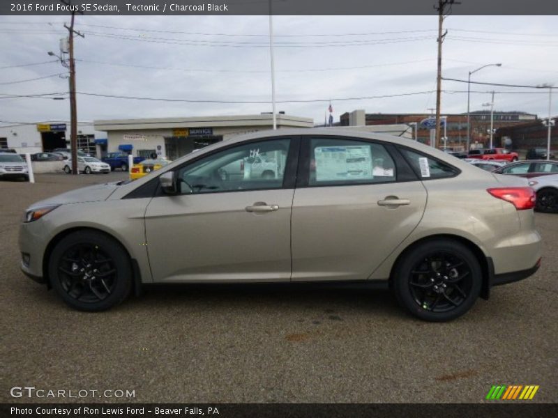 Tectonic / Charcoal Black 2016 Ford Focus SE Sedan