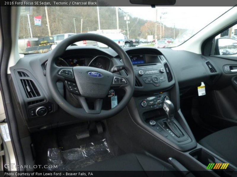 Tectonic / Charcoal Black 2016 Ford Focus SE Sedan
