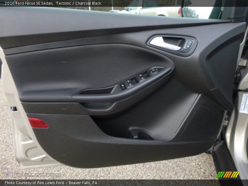 Tectonic / Charcoal Black 2016 Ford Focus SE Sedan
