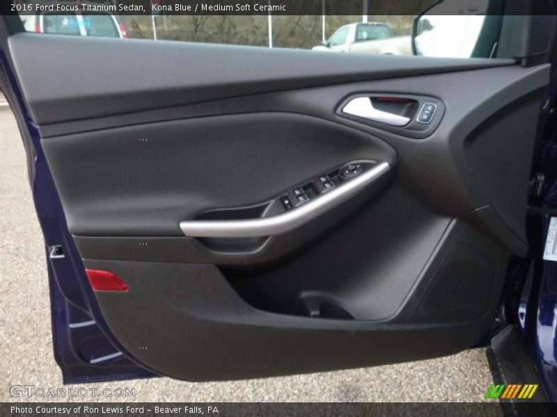Door Panel of 2016 Focus Titanium Sedan