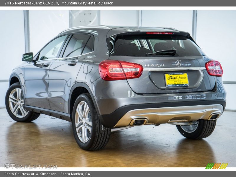 Mountain Grey Metallic / Black 2016 Mercedes-Benz GLA 250