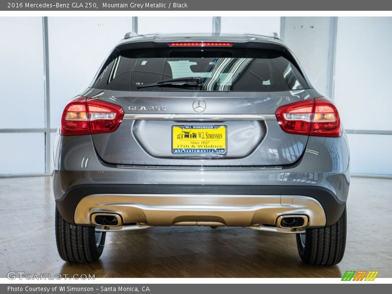 Mountain Grey Metallic / Black 2016 Mercedes-Benz GLA 250
