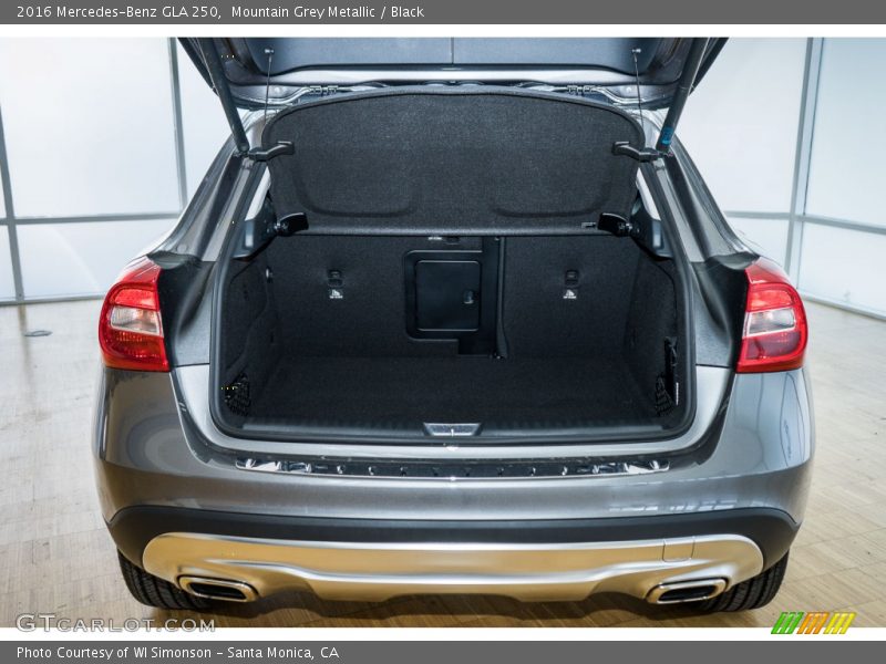 Mountain Grey Metallic / Black 2016 Mercedes-Benz GLA 250