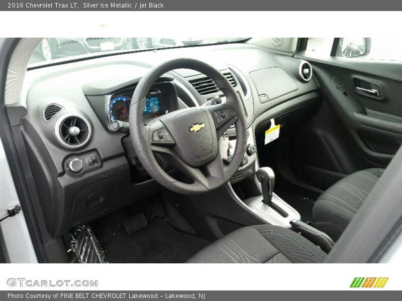 Silver Ice Metallic / Jet Black 2016 Chevrolet Trax LT