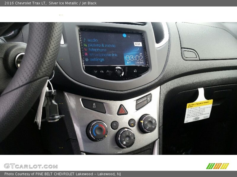 Silver Ice Metallic / Jet Black 2016 Chevrolet Trax LT