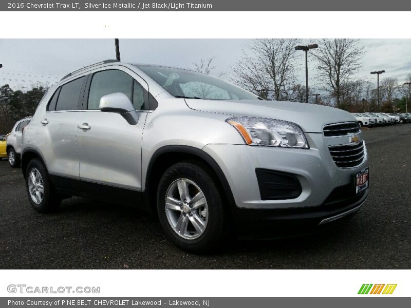 Silver Ice Metallic / Jet Black/Light Titanium 2016 Chevrolet Trax LT